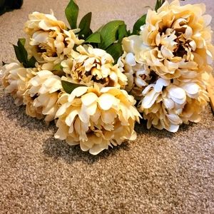 TWO FLOWER BUNCHES LIGHT BEIGE COLOR